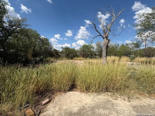 451 E Hwy 57 LaPryor, TX 78872