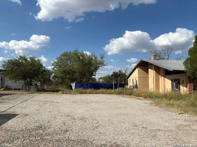 451 E Hwy 57 LaPryor, TX 78872
