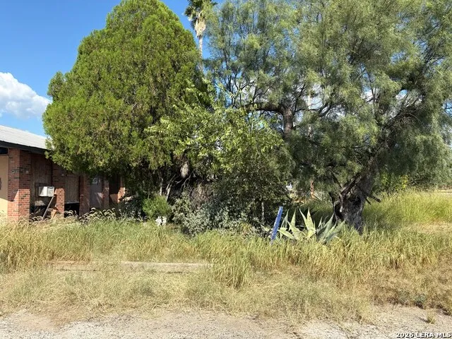 451 E Hwy 57 LaPryor, TX 78872