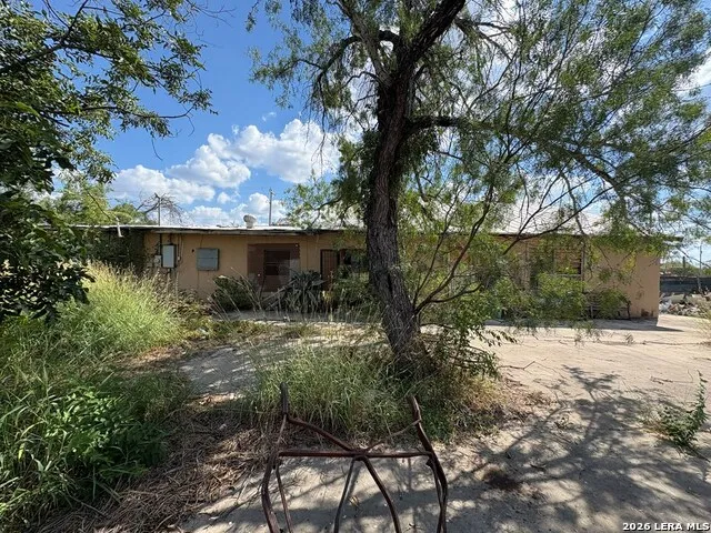 451 E Hwy 57 LaPryor, TX 78872
