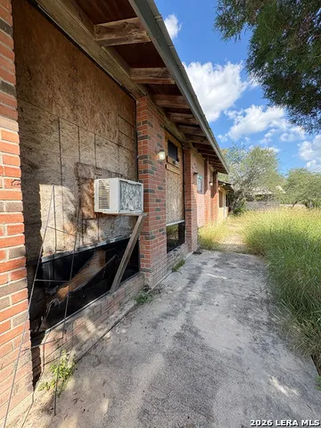 451 E Hwy 57 LaPryor, TX 78872