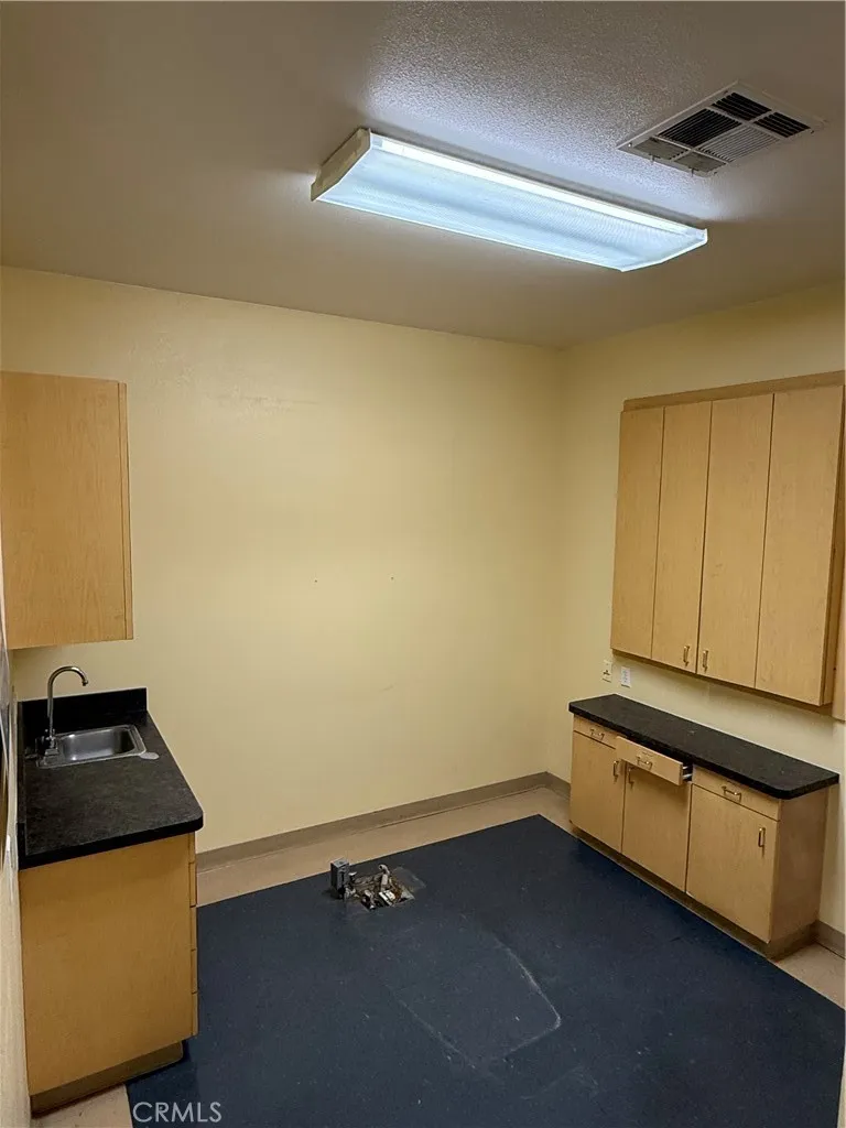 9448 Magnolia Ave Riverside, CA 92503