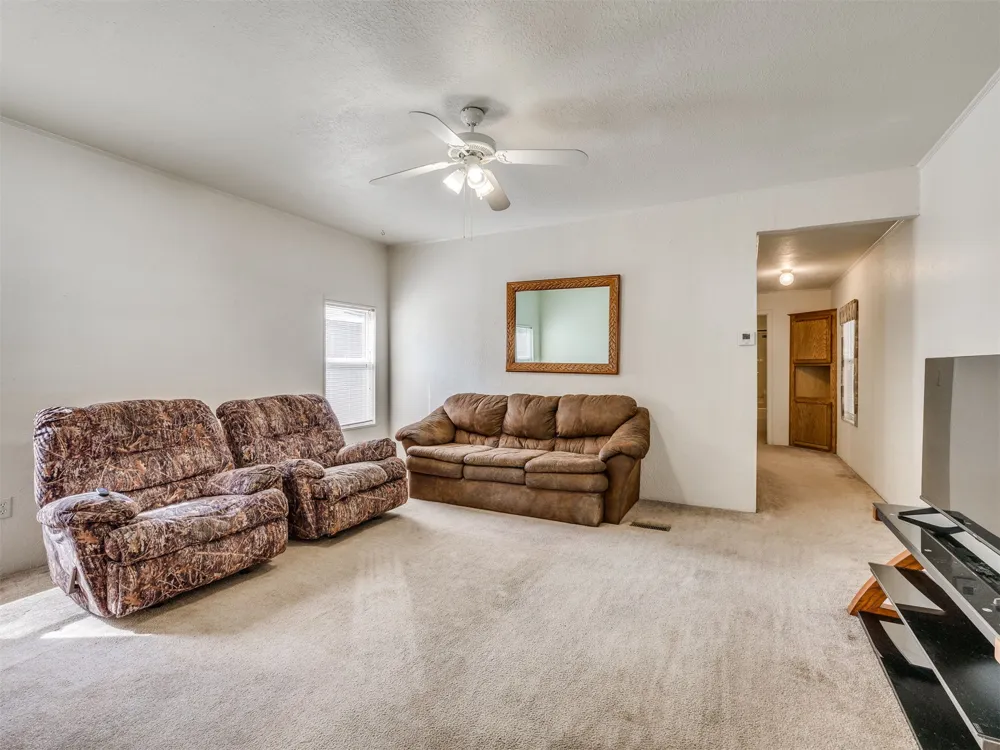 417861 E Branum S Checotah, OK 74426