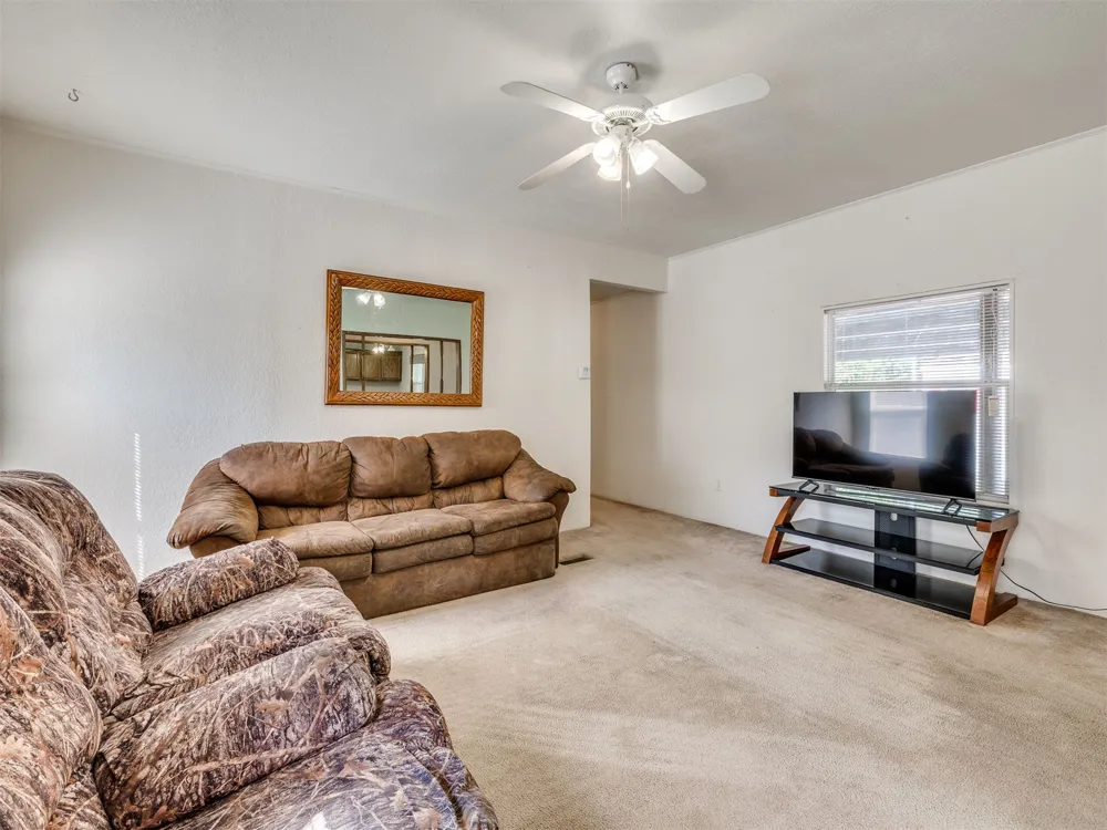 417861 E Branum S Checotah, OK 74426