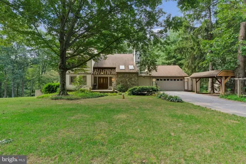 2716 HILLSIDE COURT