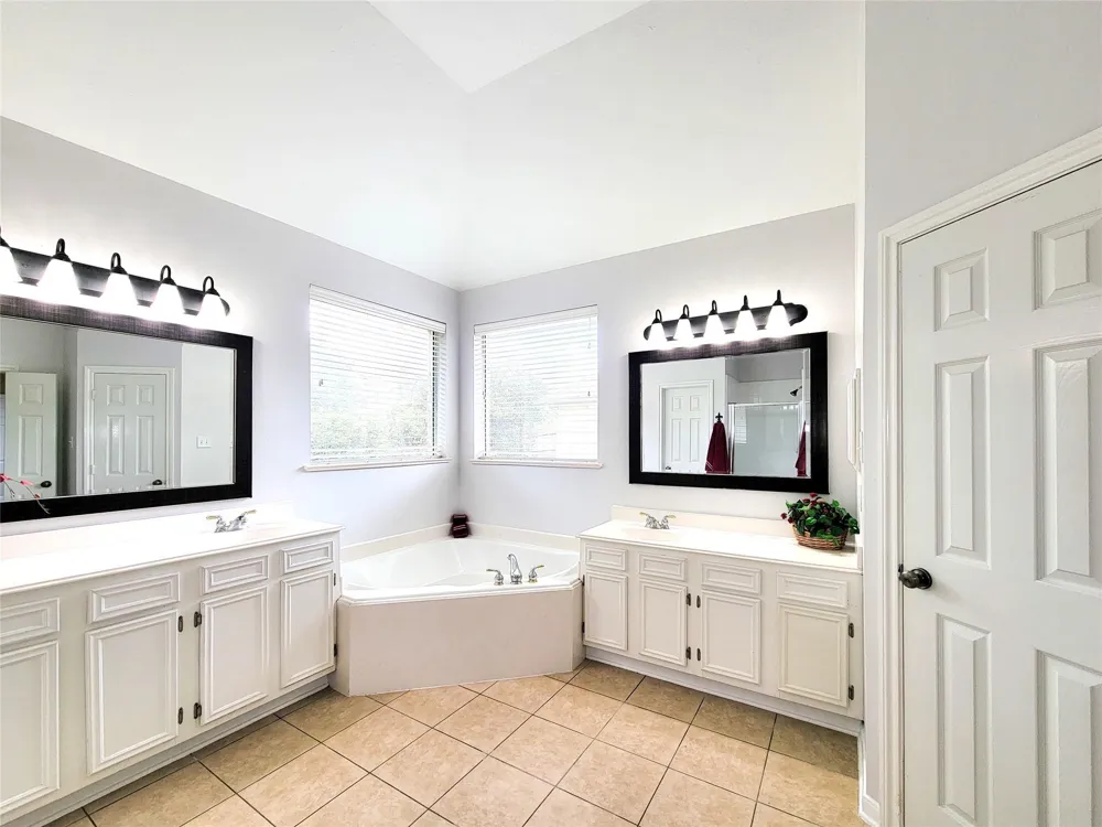 17715 Laguna Trail Drive Houston, TX 77095
