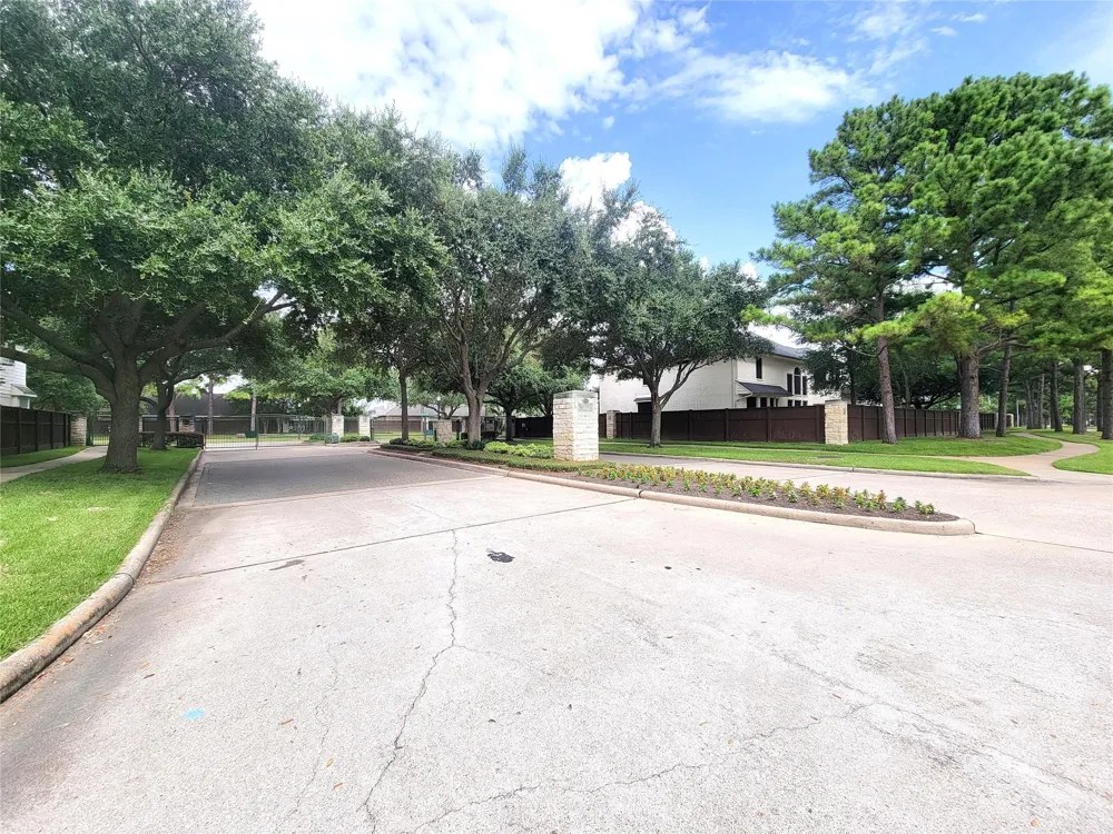 17715 Laguna Trail Drive Houston, TX 77095