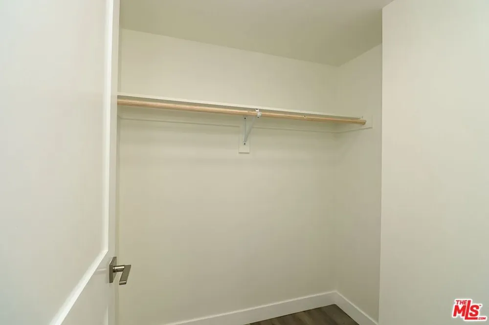 2121 S Burnside Avenue #2123 1/2 Los Angeles, CA 90016