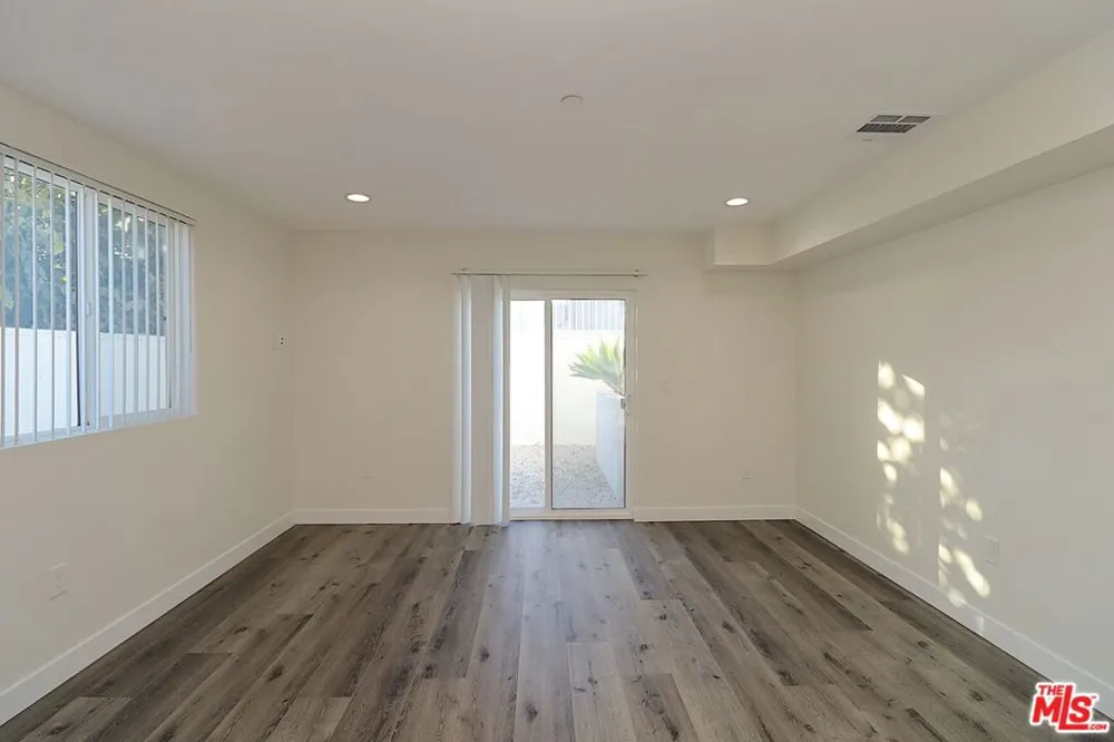 2121 S Burnside Avenue #2123 1/2 Los Angeles, CA 90016
