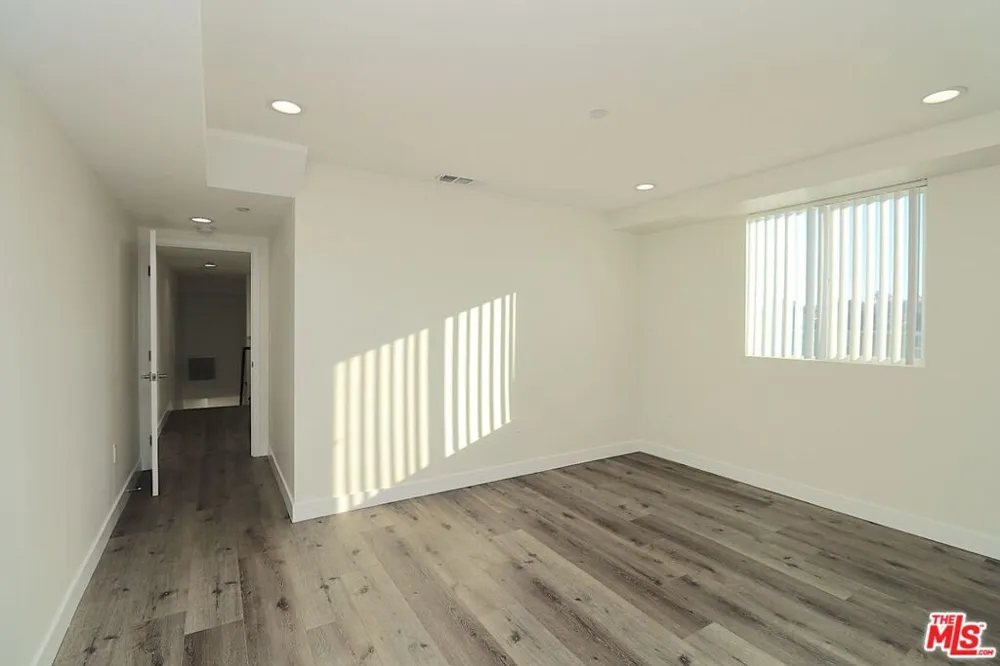 2121 S Burnside Avenue #2123 1/2 Los Angeles, CA 90016