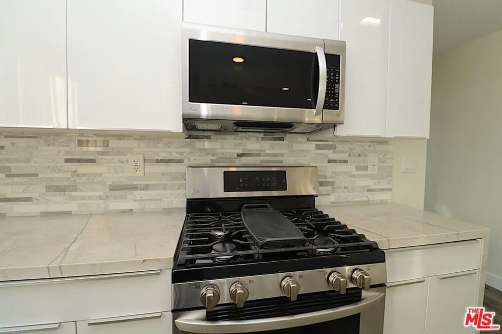 2121 S Burnside Avenue #2123 1/2 Los Angeles, CA 90016