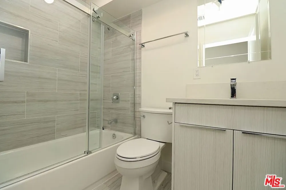 2121 S Burnside Avenue #2123 1/2 Los Angeles, CA 90016