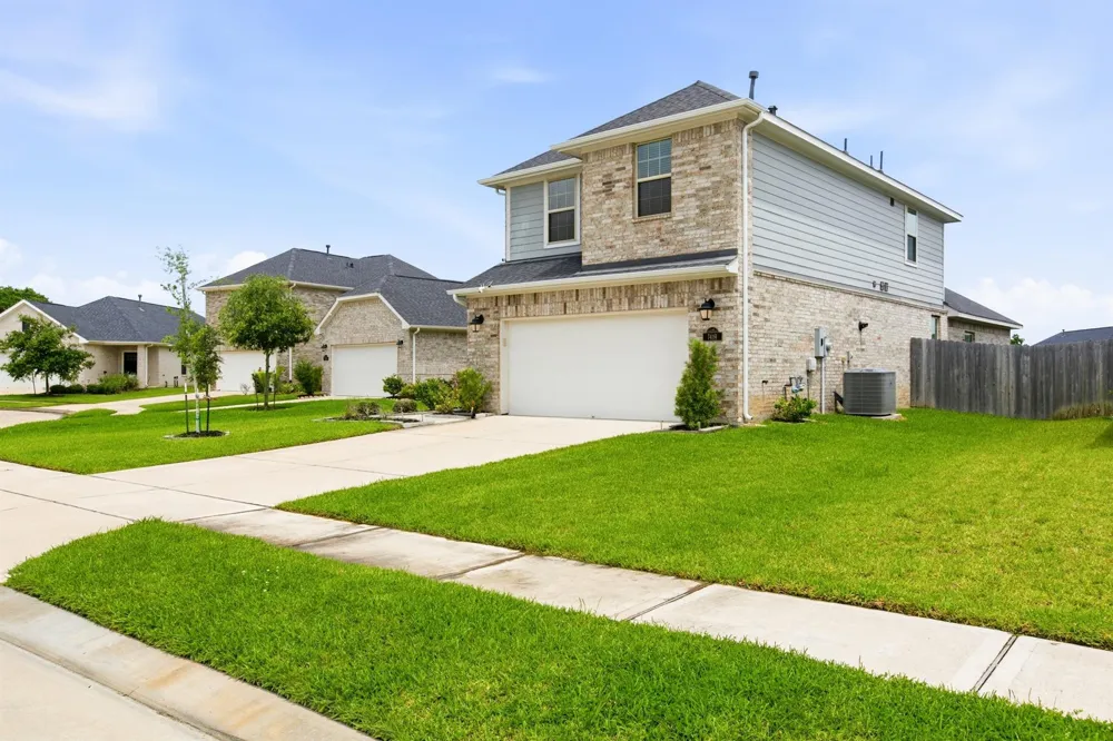 7419 French Quarter Court Fulshear, TX 77441