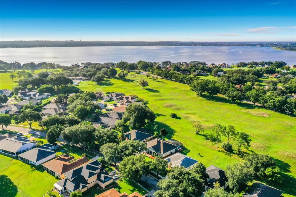 9833 SPRING LAKE DRIVE Clermont, FL 34711