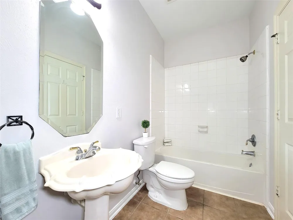 17715 Laguna Trail Drive Houston, TX 77095