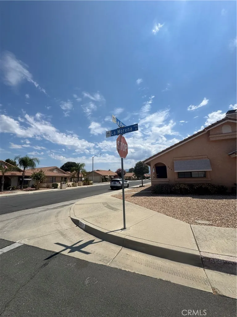844 La Morena Hemet, CA 92545