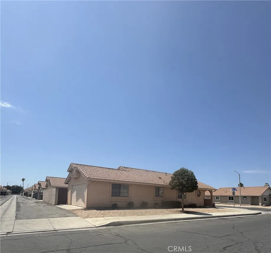 844 La Morena Hemet, CA 92545