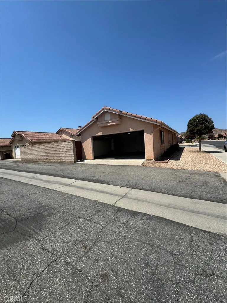 844 La Morena Hemet, CA 92545