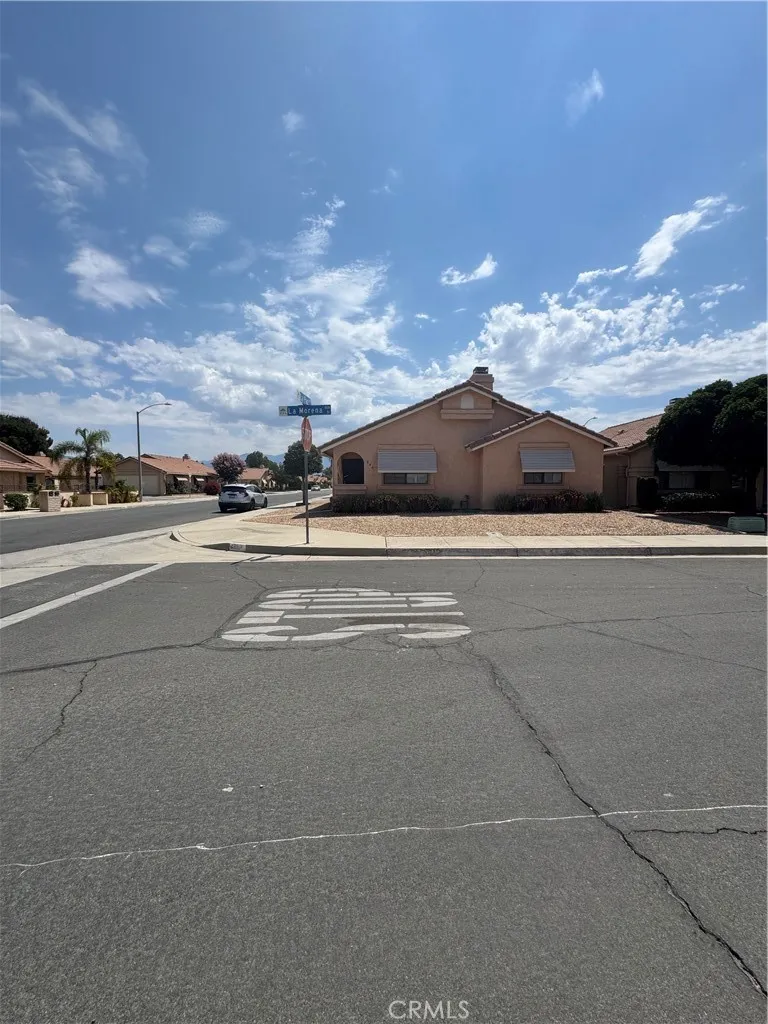844 La Morena Hemet, CA 92545