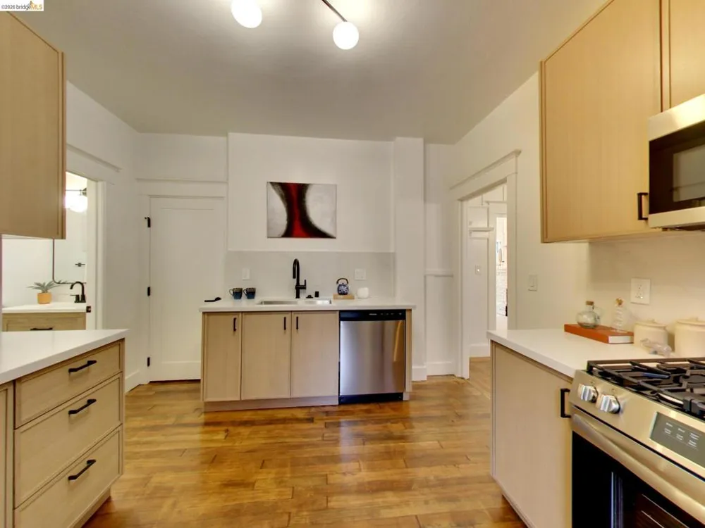 2934 E 23rd St Oakland, CA 94601