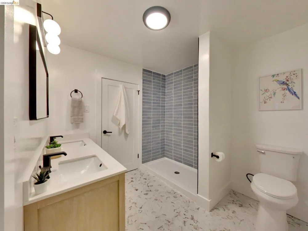 2934 E 23rd St Oakland, CA 94601