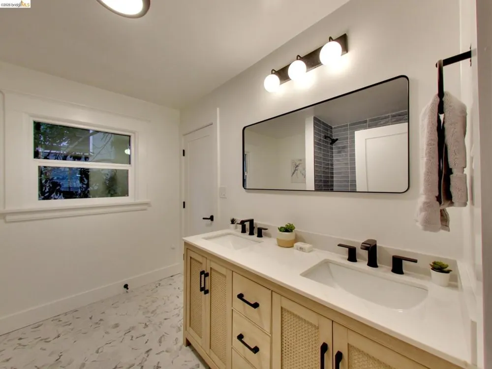 2934 E 23rd St Oakland, CA 94601