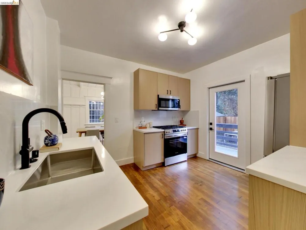 2934 E 23rd St Oakland, CA 94601