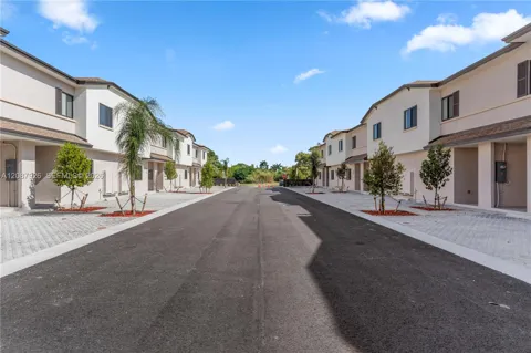 401 SW Palm Ter #401