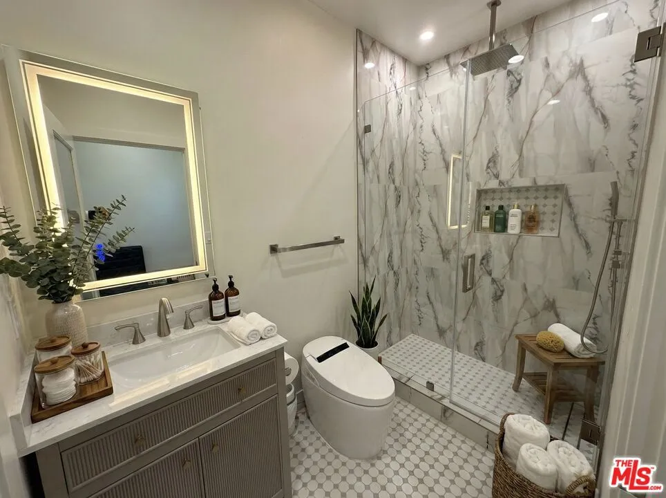 1000 S Sherbourne Drive #1006 Los Angeles, CA 90035