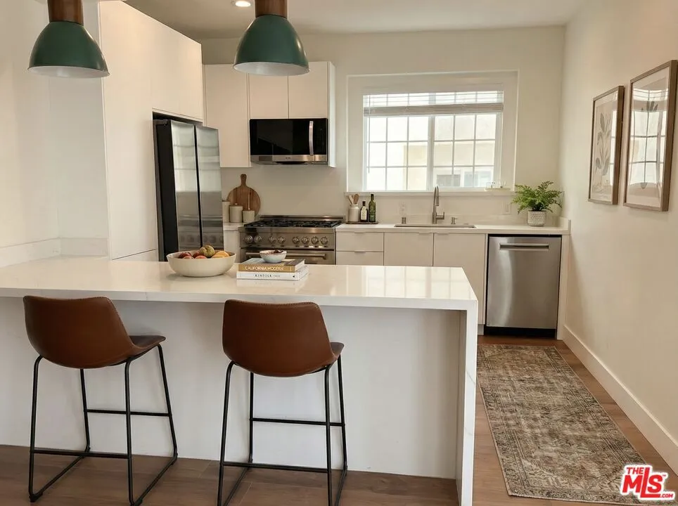 1000 S Sherbourne Drive #1006 Los Angeles, CA 90035