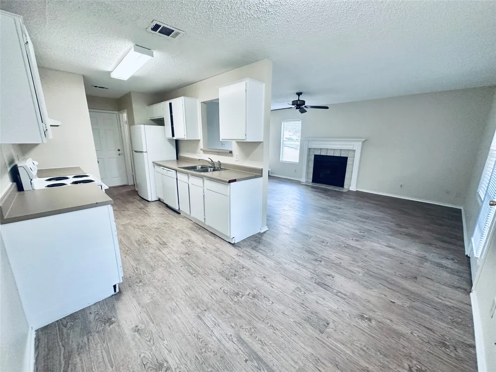 379 Fantail Loop #B Austin, TX 78734