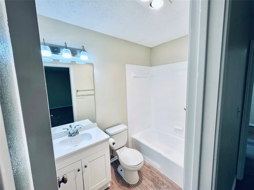 379 Fantail Loop #B Austin, TX 78734