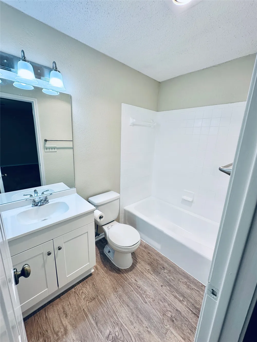 379 Fantail Loop #B Austin, TX 78734