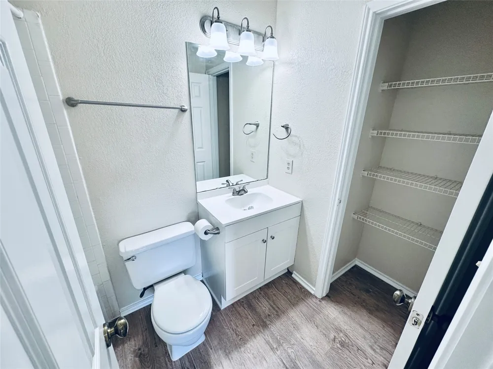 379 Fantail Loop #B Austin, TX 78734