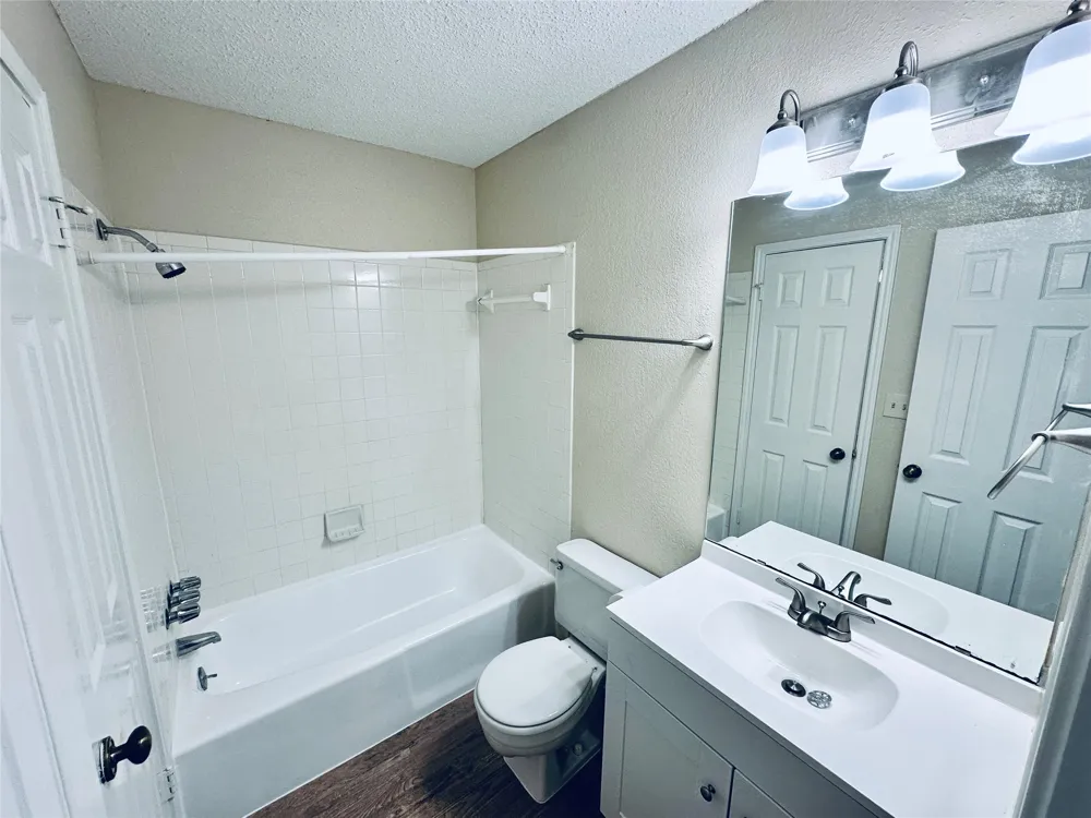 379 Fantail Loop #B Austin, TX 78734