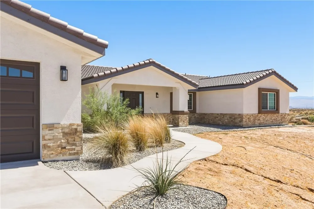 16925 Nanticoke Rd Apple Valley, CA 92307