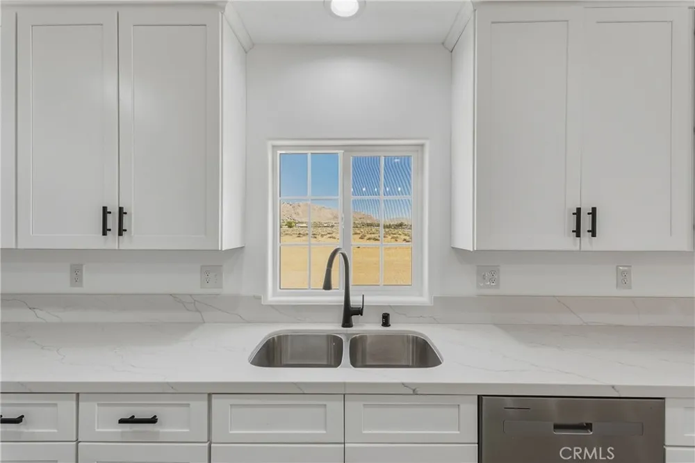 16925 Nanticoke Rd Apple Valley, CA 92307