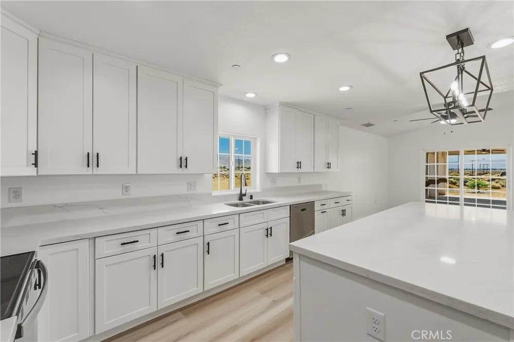 16925 Nanticoke Rd Apple Valley, CA 92307