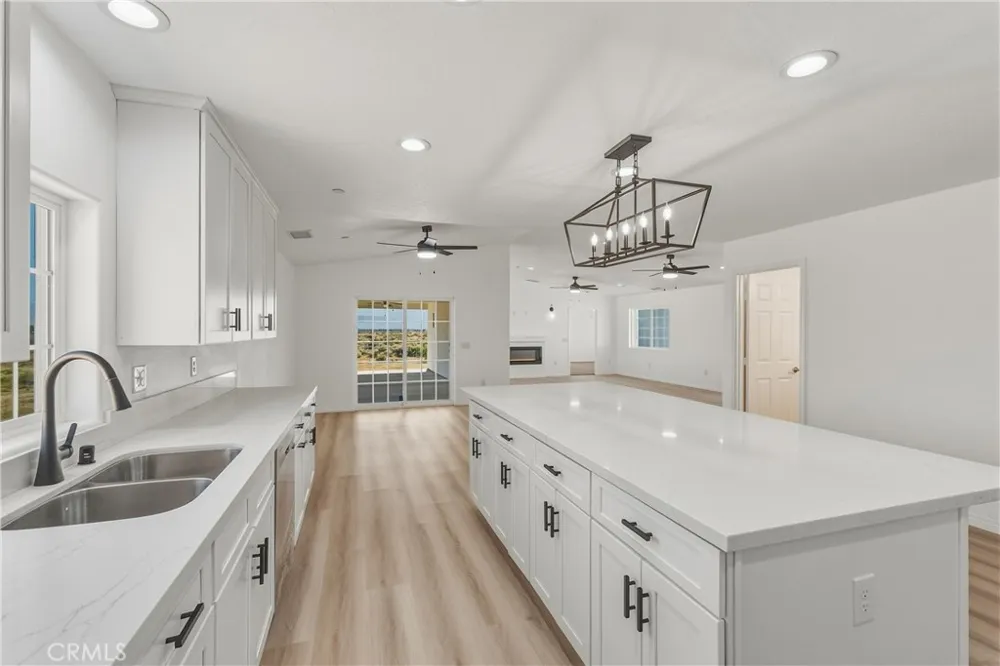 16925 Nanticoke Rd Apple Valley, CA 92307