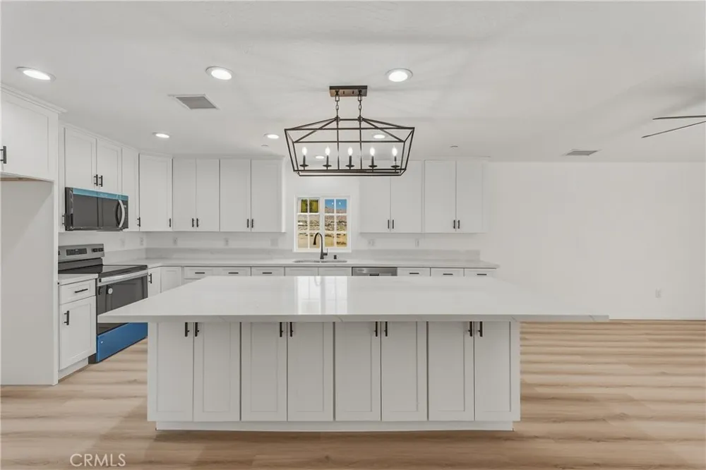16925 Nanticoke Rd Apple Valley, CA 92307