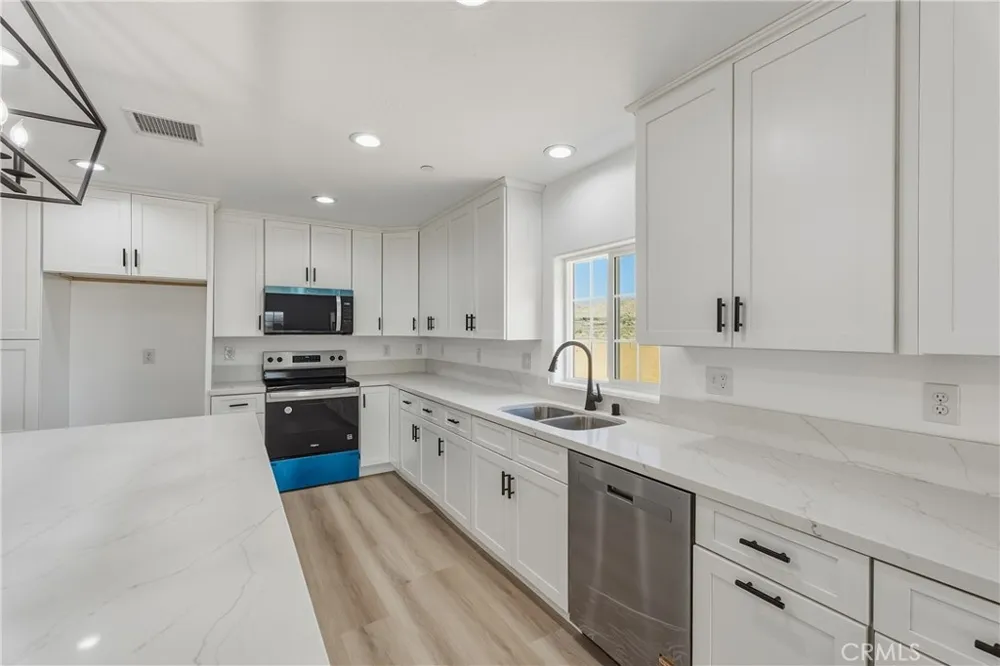 16925 Nanticoke Rd Apple Valley, CA 92307