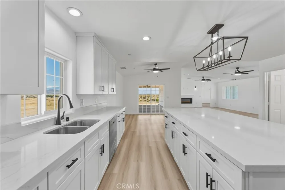 16925 Nanticoke Rd Apple Valley, CA 92307