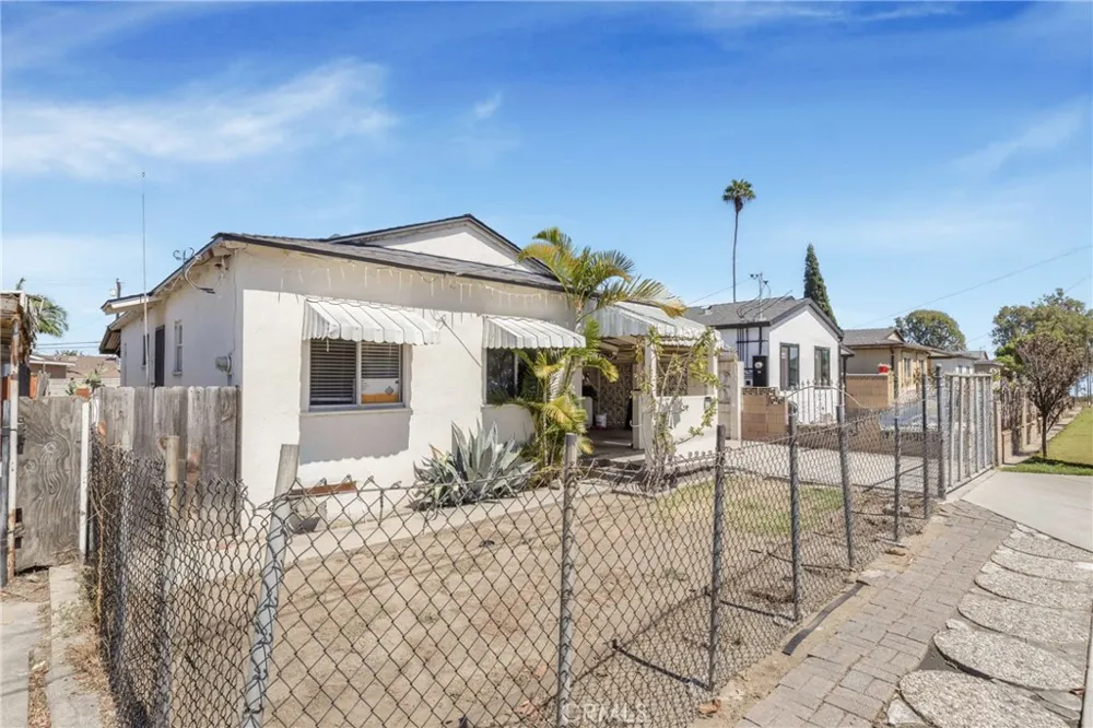 113 E 214th Carson, CA 90745
