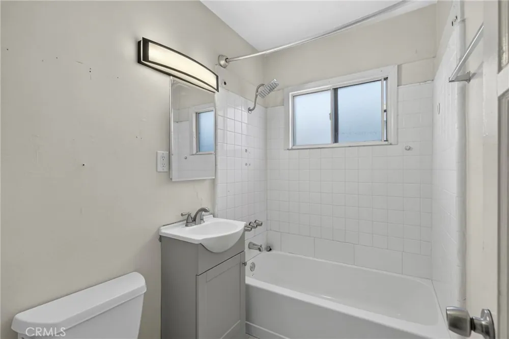 113 E 214th Carson, CA 90745