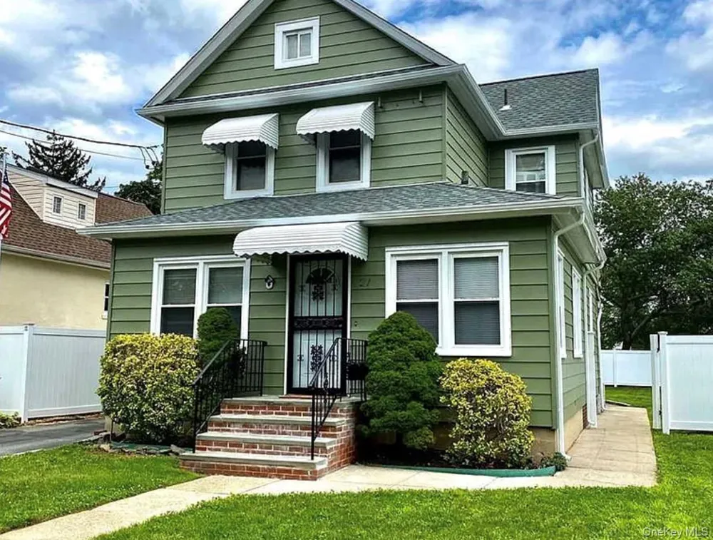 21 Duane Street Farmingdale, NY 11735
