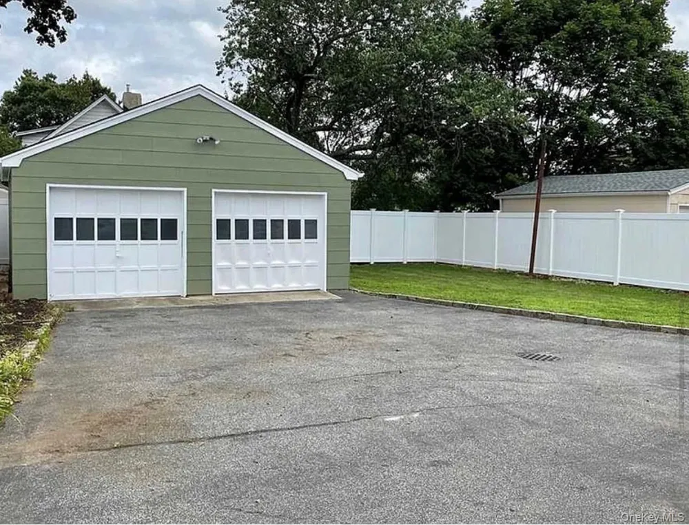 21 Duane Street Farmingdale, NY 11735