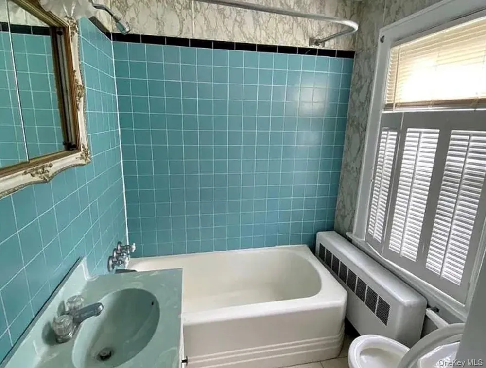 21 Duane Street Farmingdale, NY 11735