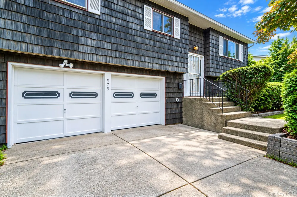 575 Freeman Avenue Brentwood, NY 11717