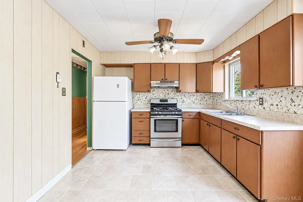 575 Freeman Avenue Brentwood, NY 11717