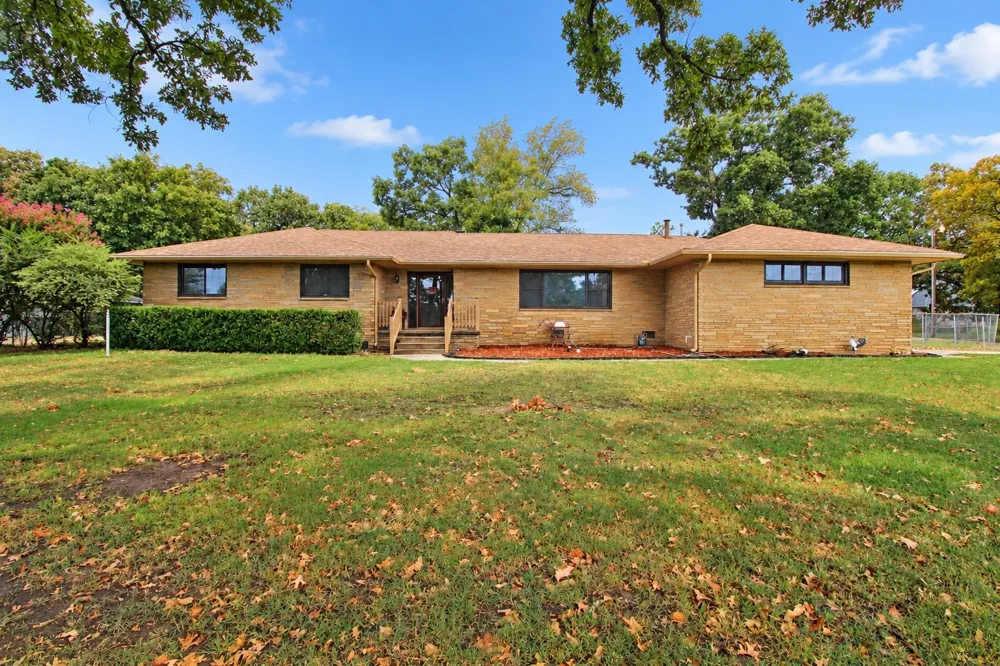 2009 Parkview Drive Okmulgee, OK 74447